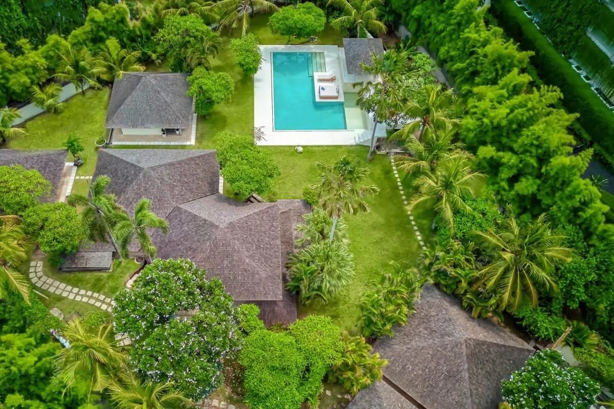 Villa Venice - 2000M2 Garden Right Behind Beach Seminyak