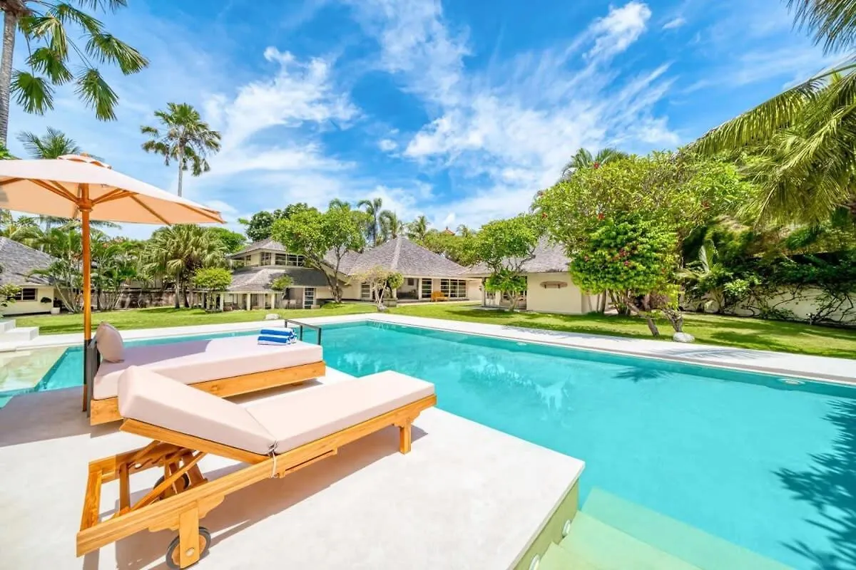 Villa Venice - 2000M2 Garden Right Behind Beach contacts
