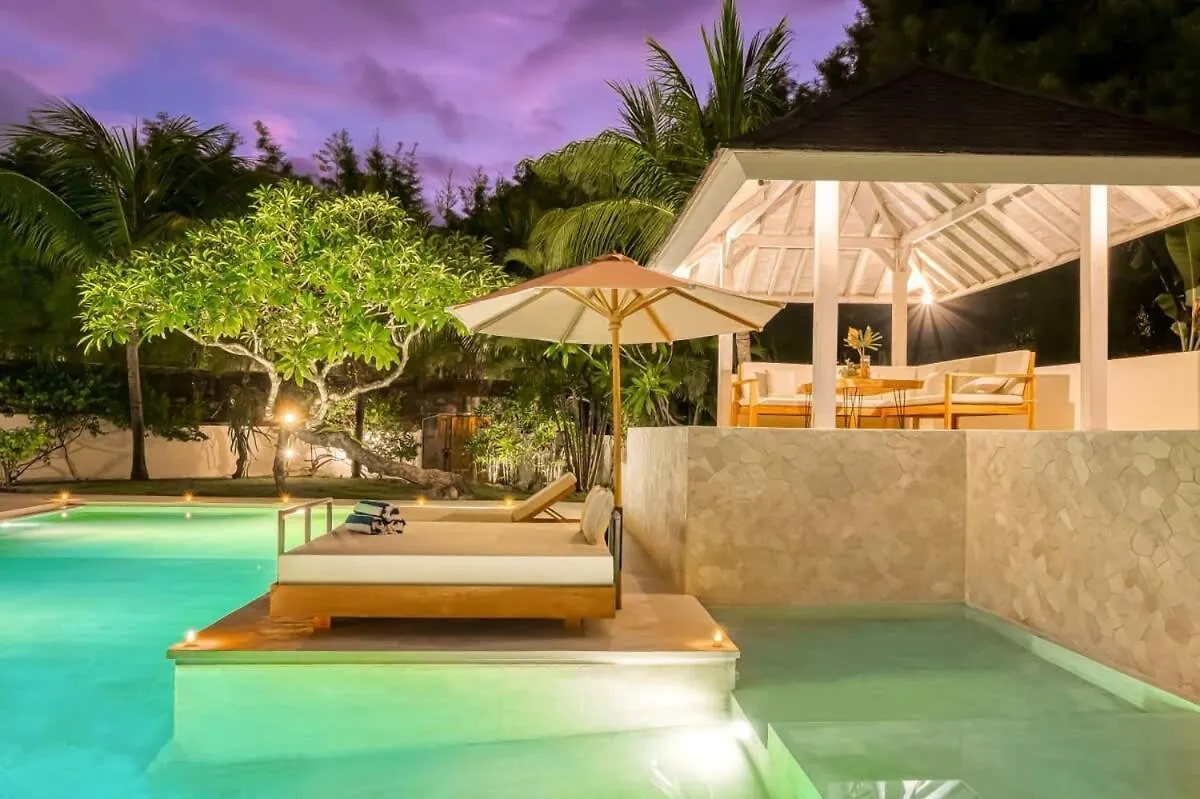Villa Venice - 2000M2 Garden Right Behind Beach Seminyak