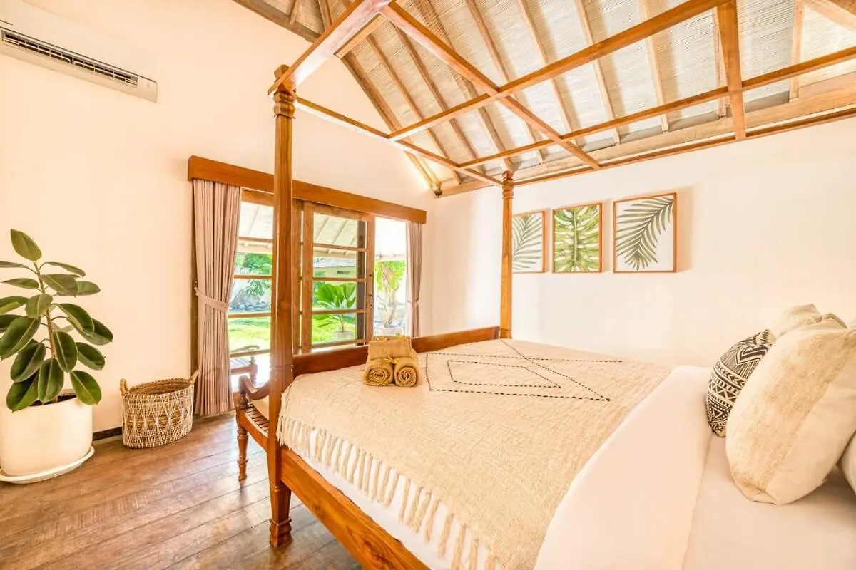 Villa Venice - 2000M2 Garden Right Behind Beach Seminyak