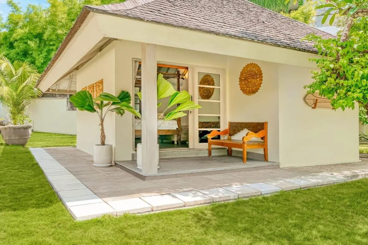 Villa Venice - 2000M2 Garden Right Behind Beach Seminyak