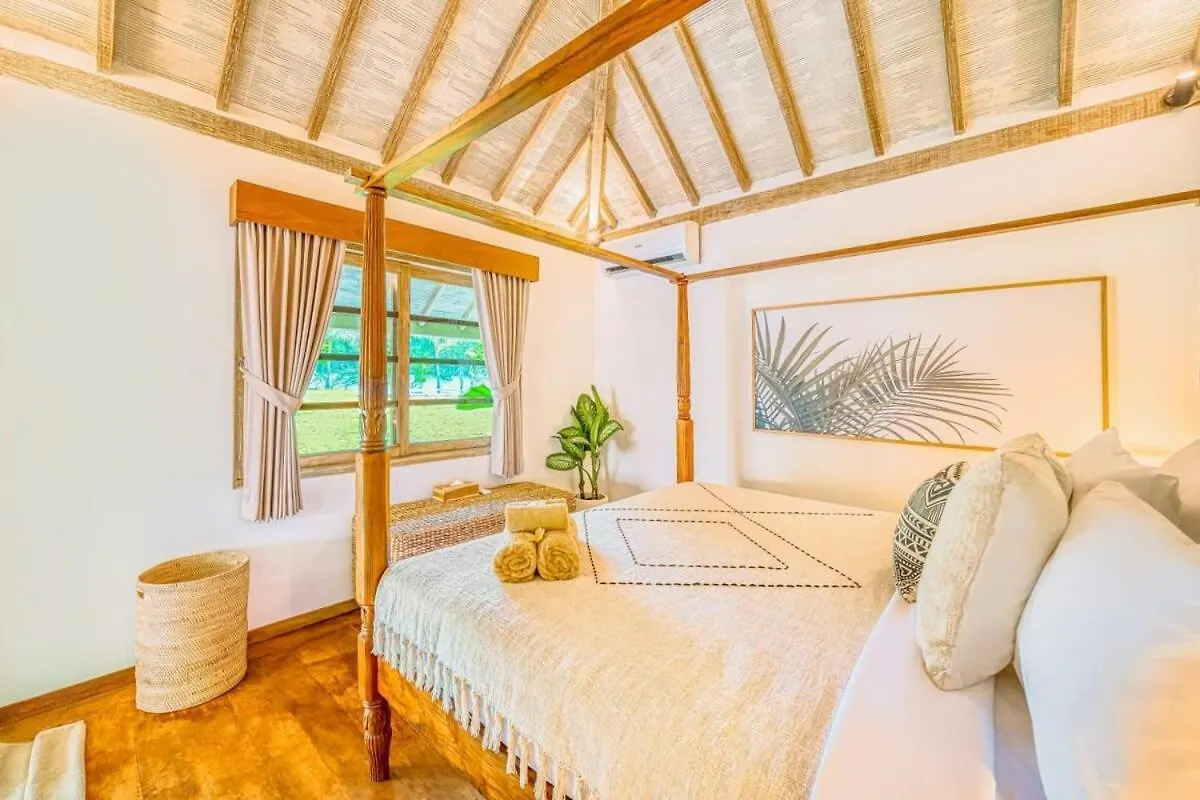 Villa Venice - 2000M2 Garden Right Behind Beach Seminyak