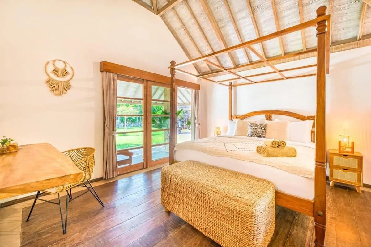 Villa Venice - 2000M2 Garden Right Behind Beach Seminyak
