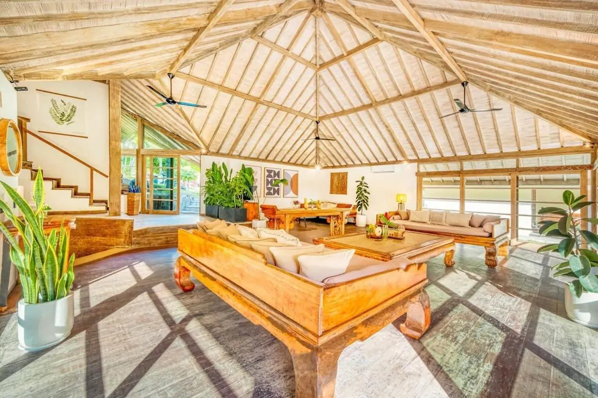 Villa Venice - 2000M2 Garden Right Behind Beach Seminyak