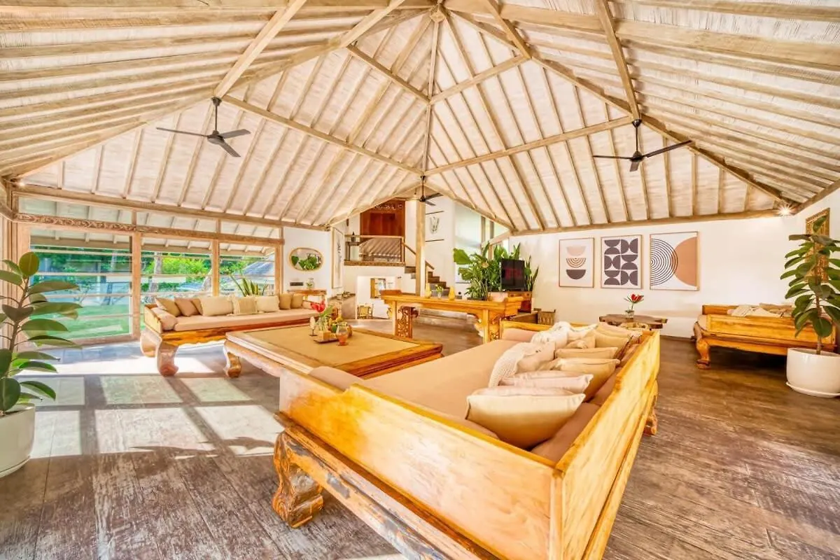 Villa Venice - 2000M2 Garden Right Behind Beach Seminyak
